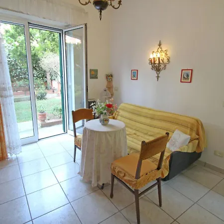 Locazione Turistica Diana Διαμέρισμα *